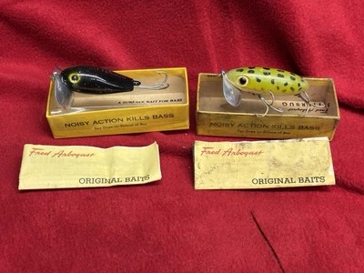 Lote de 2 señuelos vintage Arbogast Weedless Jitterbug Foto 1 de 4