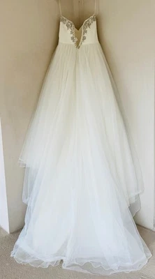 Vestido de noiva designer requintado com anágua e trem longo - Imagem 1 de 4