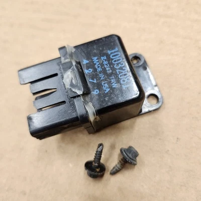 Relé de ventilador de refrigeración 85 C4 Corvette aire acondicionado BUEN USADO OEM GM 10032081 TRW y pernos Foto 1 de 3