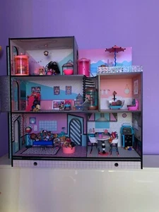 Giochi Preziosi - LOL House, Casa delle Bambole con Luci-Suoni e LOL - Foto 1 di 12