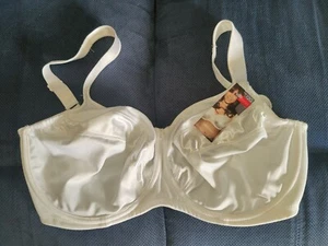Berlei 12G Minimising White Classic Underwire Bra - Picture 1 of 3