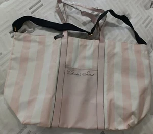 VICTORIA'S SECRET THE VICTORIA CARRY - ALLE GROSSEN TASCHEN IKONISCHER STREIFEN NEU MIT ETIKETT - Bild 1 von 8