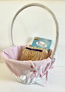 Pottery Barn Kids Sabrina Rattan Weide Osterkorb weiß LG, mit rosa Seesucker - Bild 1 von 7