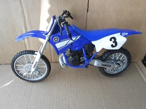 2000 New Ray Yamaha YZ250 YZ 250 1:6 Scale Model Blue & White No. 3 - Picture 1 of 20
