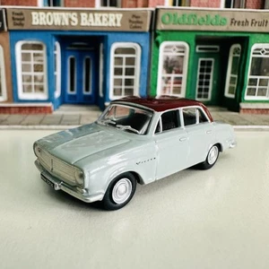 Oxford Diecast 1:76 OO Railway Scale Vauxhall Victor Car Model Red & Grey - Picture 1 of 2