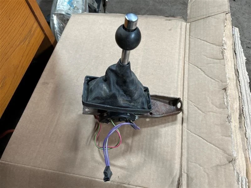 Conjunto de palanca de cambios de transmisión Corvette 1979 609841 Foto 1 de 4