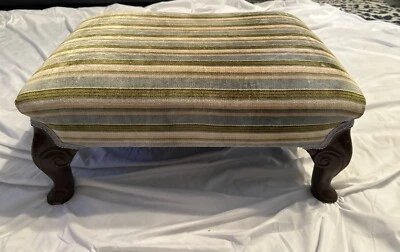 Tela otomana estilo Chippendale bola y garra cubierta   Foto 1 de 4