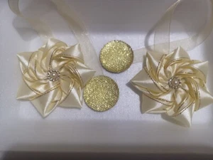 2 Fermatenda con calamita-fiore in raso  fatto a mano-Legatende-Calamite x tende - Foto 1 di 5