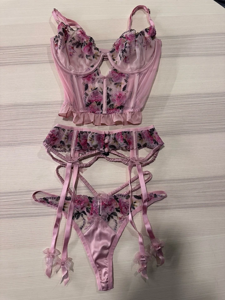 Conjunto de lencería de 3 piezas For Love And Lemons rosa rubor nuevo sin etiquetas Foto 1 de 4