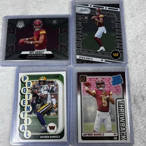 Lotto 4 Card Jayden Daniels Rookie Panini Donruss Score Absolute Mosaic Mint/NRMin - Foto 1 di 10