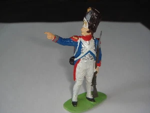 FIGURINE EMPIRE HUSSARD AVEC FUSIL MONTRE DU DOIGT MODÈLE SANS PLUMET - Imagen 1 de 1