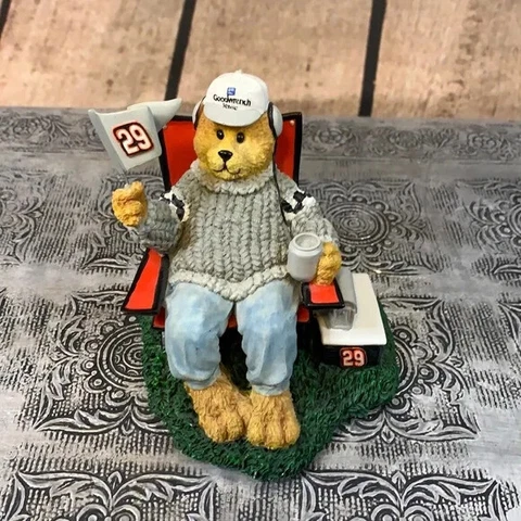 NASCAR 2002 Kevin Harvick #29 Goodwrench Resin Bear Fan Figurine Cover