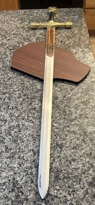 Espada dorada SD 45 pulgadas Excalibur con hoja grabada y placa de exhibición Foto 1 de 4