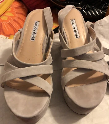Sandalias Charles David Parker para mujer gris gamuza con tiras de cuña talla 8 Foto 1 de 4