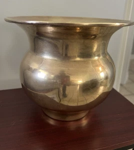 Spittoon vintage ottone massiccio 7 x 8,5" lucido Western Saloon decorazione cuspidor - Foto 1 di 7