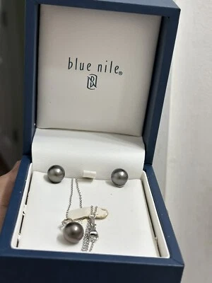 Juego de colgantes y pendientes de Tahití del Nilo Azul en oro blanco de 14 quilates combo de 18" 9,5 mm Foto 1 de 4