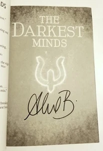 Alexandra Bracken REAL hand SIGNED The Darkest Minds softcover Book Autographed - Picture 1 of 2