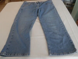 Levi's 515 Capri Women's size 10 Medium Wash Blue Denim jeans - Picture 1 of 5