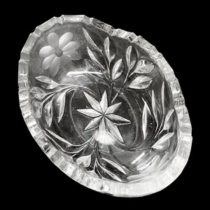 Jarrón de colección de cristal de plomo ovalado flor grabada borde de diente de sierra 6x4x3 vidrio transparente - Imagen 1 de 8