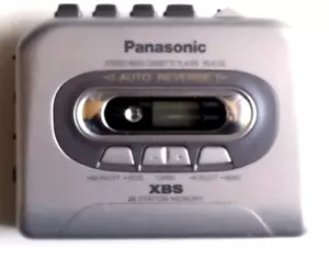 Reproductor de casete estéreo AM/FM personal Panasonic modelo RQ-E10V XBS plateado - Imagen 1 de 7