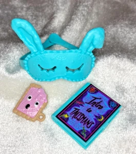 Monster High Doll Twyla Creepover Party Accessories Mask Book Snack Sleepover G3 - Picture 1 of 2