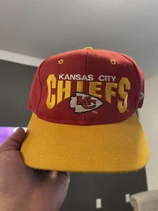 Cappello snapback vintage Kansas City Chiefs Drew Parson Companies. Squadra NFL 90 anni - Foto 1 di 5