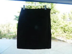 New VINCE Black Stretch Bodycon Skirt Size 2 $185 NWT Sexy! - Picture 1 of 3