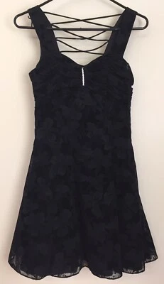 Vestido de cóctel Zum Zum negro con tiras en la espalda de los años 80 corto sin mangas pedrería Foto 1 de 4