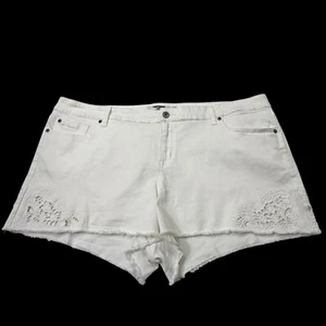 Torrid weiße Jeansshorts 5 Taschen Laser Cut roher Saum Damen 24 - Bild 1 von 11