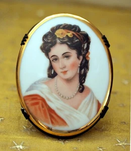 LOVELY VINTAGE LIMOGES FRANCE PORCELAIN TABLE PORTRAIT on STAND 9 X 5.7 cm - Picture 1 of 16