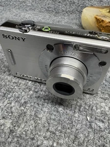 Sony Cyber-shot DSC-W70 7.2MP 3x Optical Vintage Digital Camera - TESTED - Picture 1 of 9