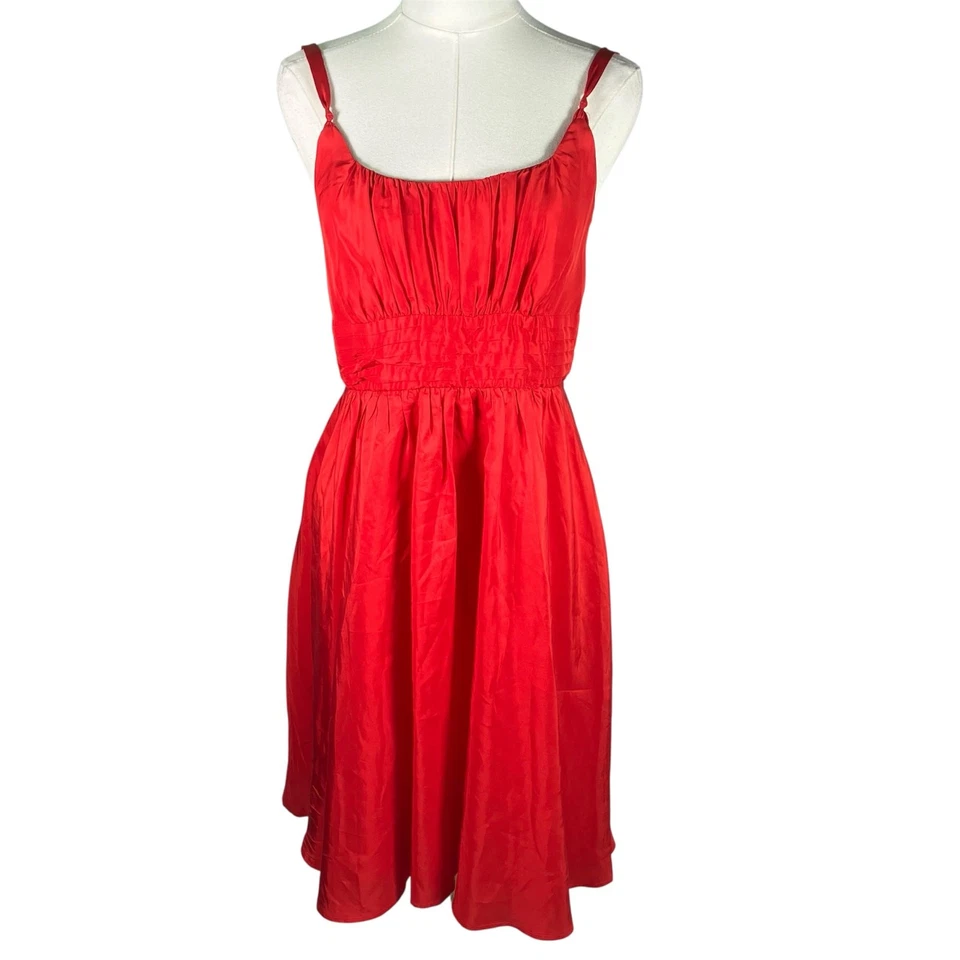 Vestido midi Moulinette Soeurs rojo seda talla 8 cintura ajustada manchas defectuosas Foto 1 de 4