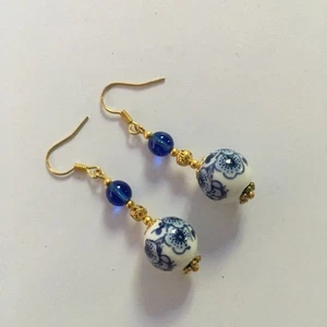 Vintage Style BLUE and WHITE CERAMIC Bead Earrings In Gold Plate.Drop Dangle - Picture 1 of 14