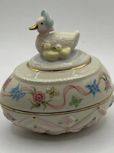 Lenox Darling Ducklings-Porcelain & 24K gold Easter Egg 2011 Trinket Box Ltd Ed. - Picture 1 of 11
