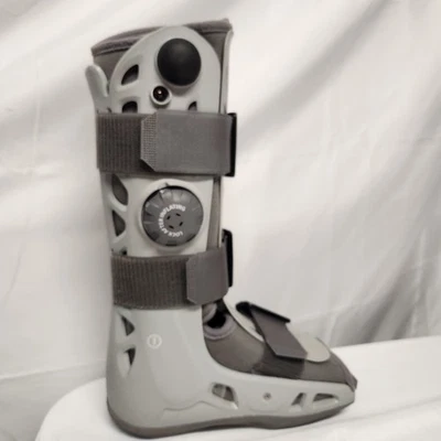 Bota de caminhada Aircast AirSelect Walker padrão DJO Brace tamanho pequeno - Imagem 1 de 4