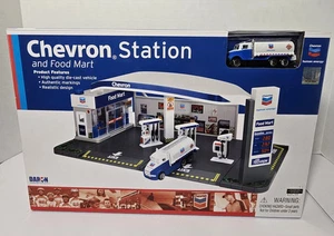 Juego de Gasolinera y Food Mart Store Chevron con Camión NUEVO - Imagen 1 de 2