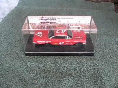 Coche de carreras Nascar Legend Jack Smith - 1960 Boomershine Pontiac 47 en estuche de plástico Foto 1 de 4