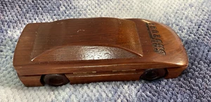 Soporte y bolígrafo de madera con forma de coche Ford 2001 SRV - Imagen 1 de 4
