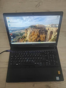 Dell Latitude 5590 Notebook i5 8350U FHD 8GB Ram Backlit - Picture 1 of 9