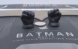 Hot Toys QS019 Batman Dark Knight 1/4 action Figure's 2 Fisted Hands Only - Picture 1 of 3