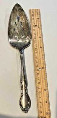 Wm Rogers 1959 MOONLIGHT LOVE LIGHT Royal Victorian perforado pastel servidor Foto 1 de 4