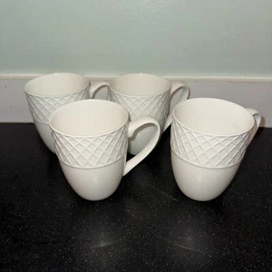 Mikasa Trellis Kaffeetassen/Tassen 4er Set Weiß Bone China 16 Unzen Neu - Bild 1 von 4
