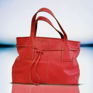 Bolso de Mano Tod's de Cuero Rojo ~ $1500 - Imagen 1 de 10