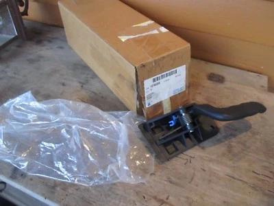 Nuevo de Lote Antiguo Chevrolet Silverado GMC Sierra 1999-2007 Manija Puerta Interior Delantera Nueva GM Foto 1 de 3