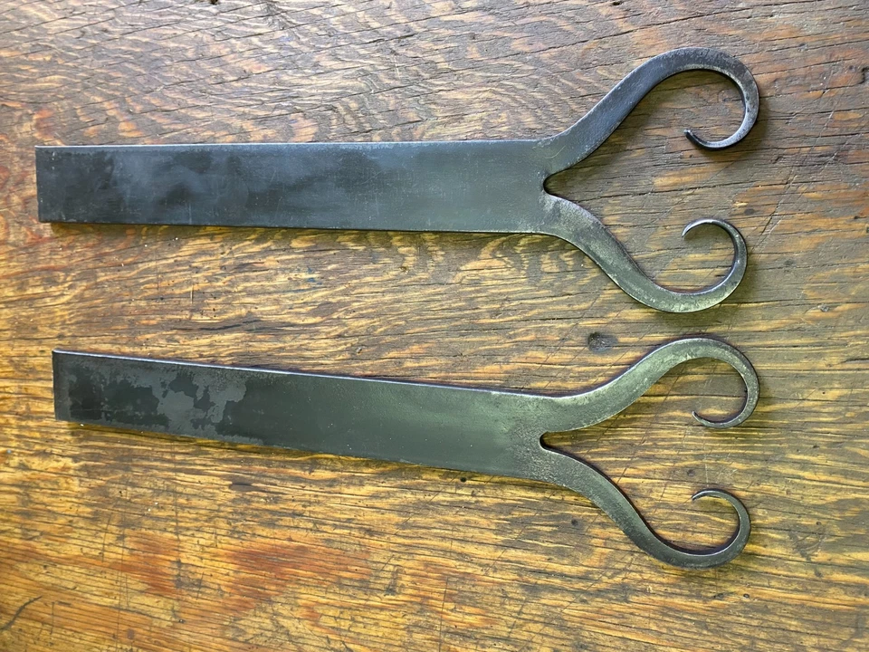 Anciennes contres pentures moustache en fer, ferrures charnières - Photo 1/2