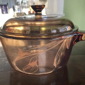 Pyrex Vision Ware Amber Corning 1.5 L Pot w/ Lid USA Flower Design Cala Lily - Picture 1 of 15