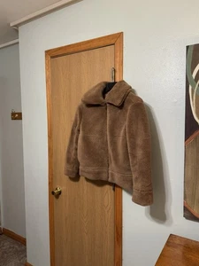 Chaqueta de peluche Banana Republic Factory pequeña marrón manga larga cremallera completa - Usada en Excelente Condición - Imagen 1 de 5