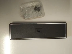 COPRIFORO AUTORADIO MARCA AUTOSONIK 183X53 CON BORDO CROMATO - Imagen 1 de 1
