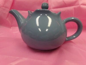 vintage teapot, Unmarked, Perfect Blue. 6 cup, Tulip shaped. - Picture 1 of 17