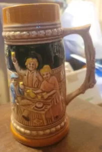 Taza de piedra de cerveza de cerámica estilo alemán vintage década de 1960 hecha en Japón necesita ser limpiada - Imagen 1 de 7